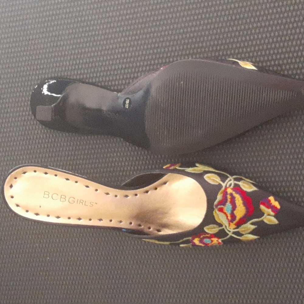 Shoes - Picture 2 of 3